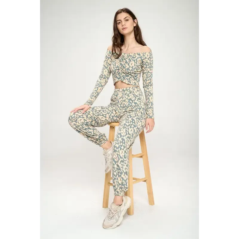 Jogger and Off shoulder top loung wear set leopard