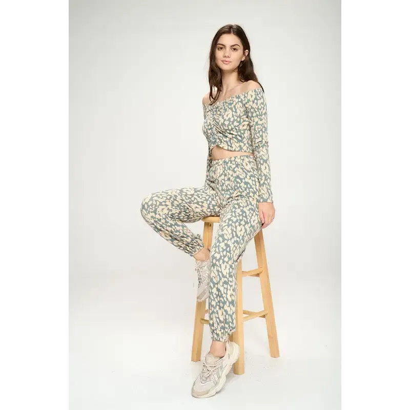 Jogger and Off shoulder top loung wear set leopard